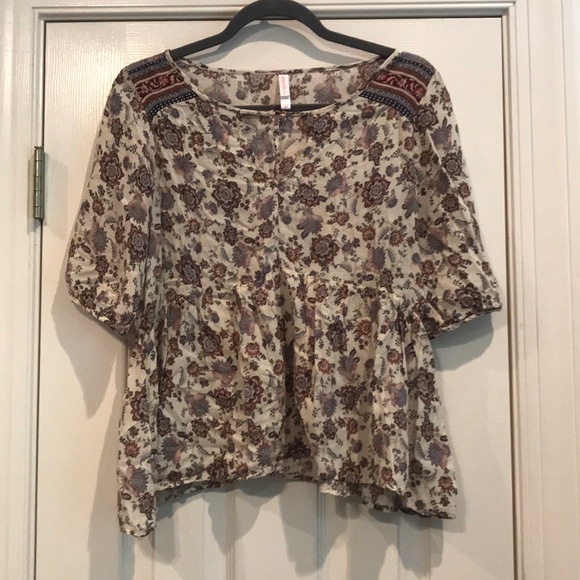 *SOLD* Babydoll Top 🌼 - Picture 2 of 5